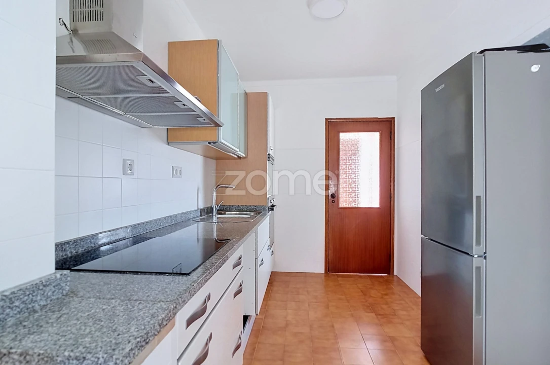 Apartamento T2 para Arrendamento em Santo Antonio dos Olivais Foto 7