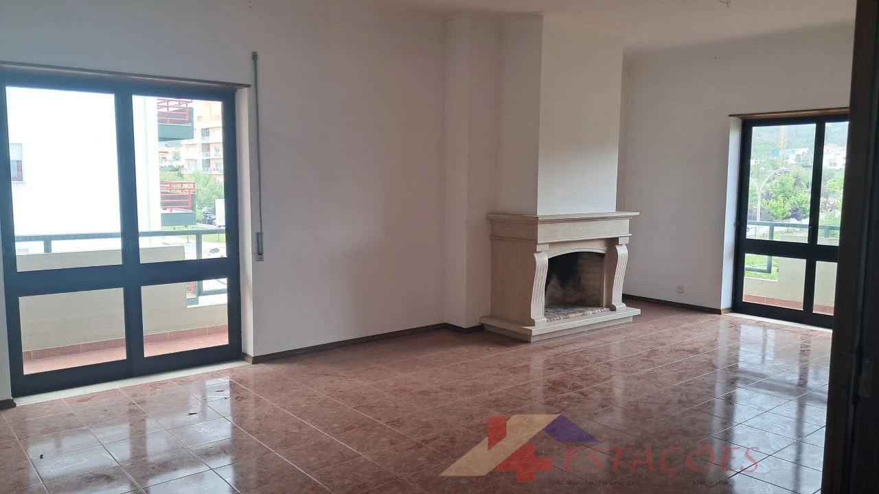 Apartamento T4 para Venda em Pombal Foto 1