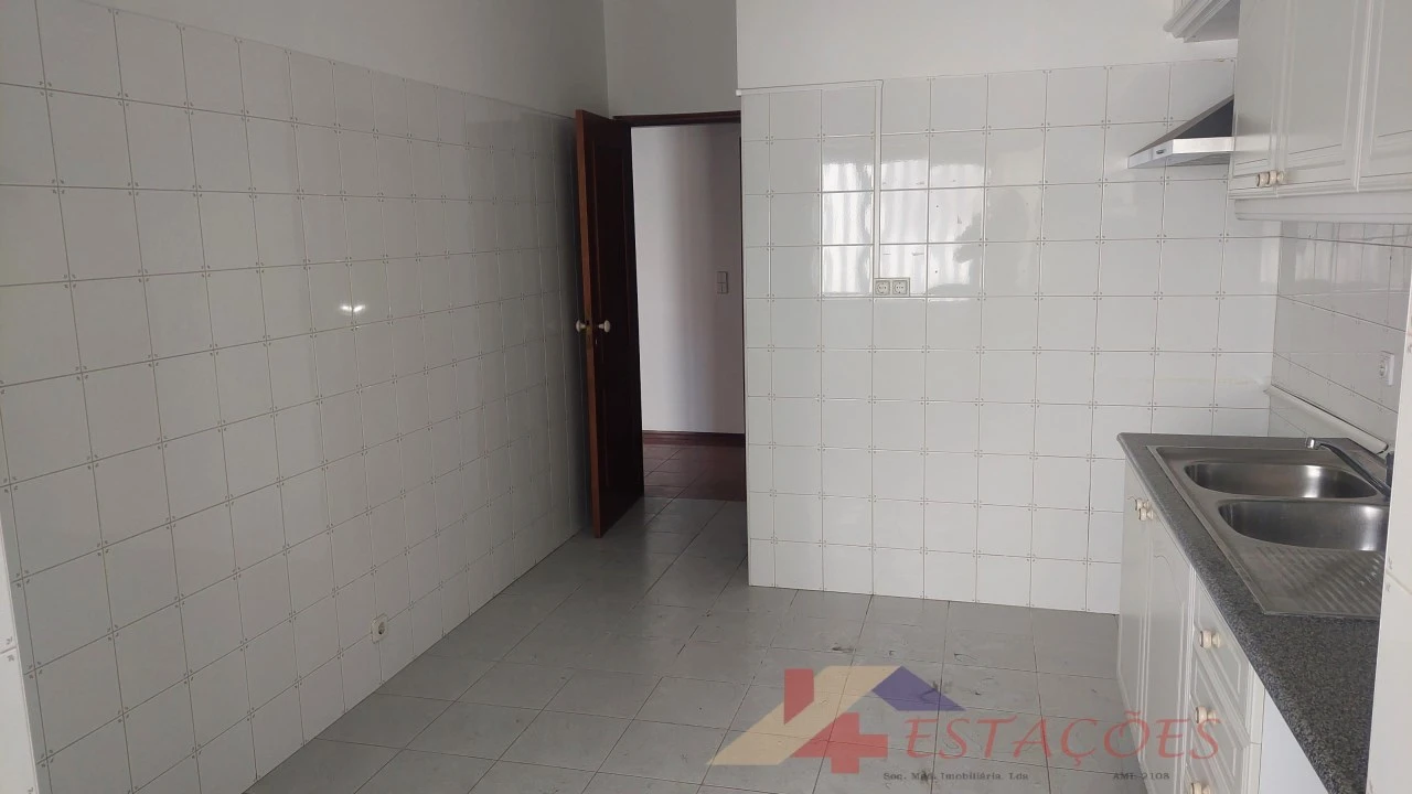 Apartamento T4 para Venda em Pombal Foto 6