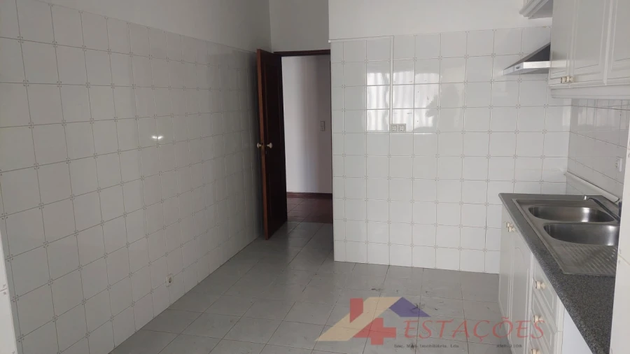 Apartamento T4 para Venda em Pombal Foto 6