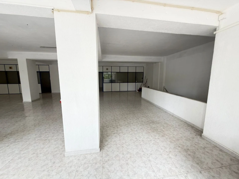 Armazém para Venda em Amora Foto 1