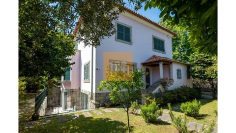 Moradia T5 para Venda em Lordelo do Ouro e Massarelos