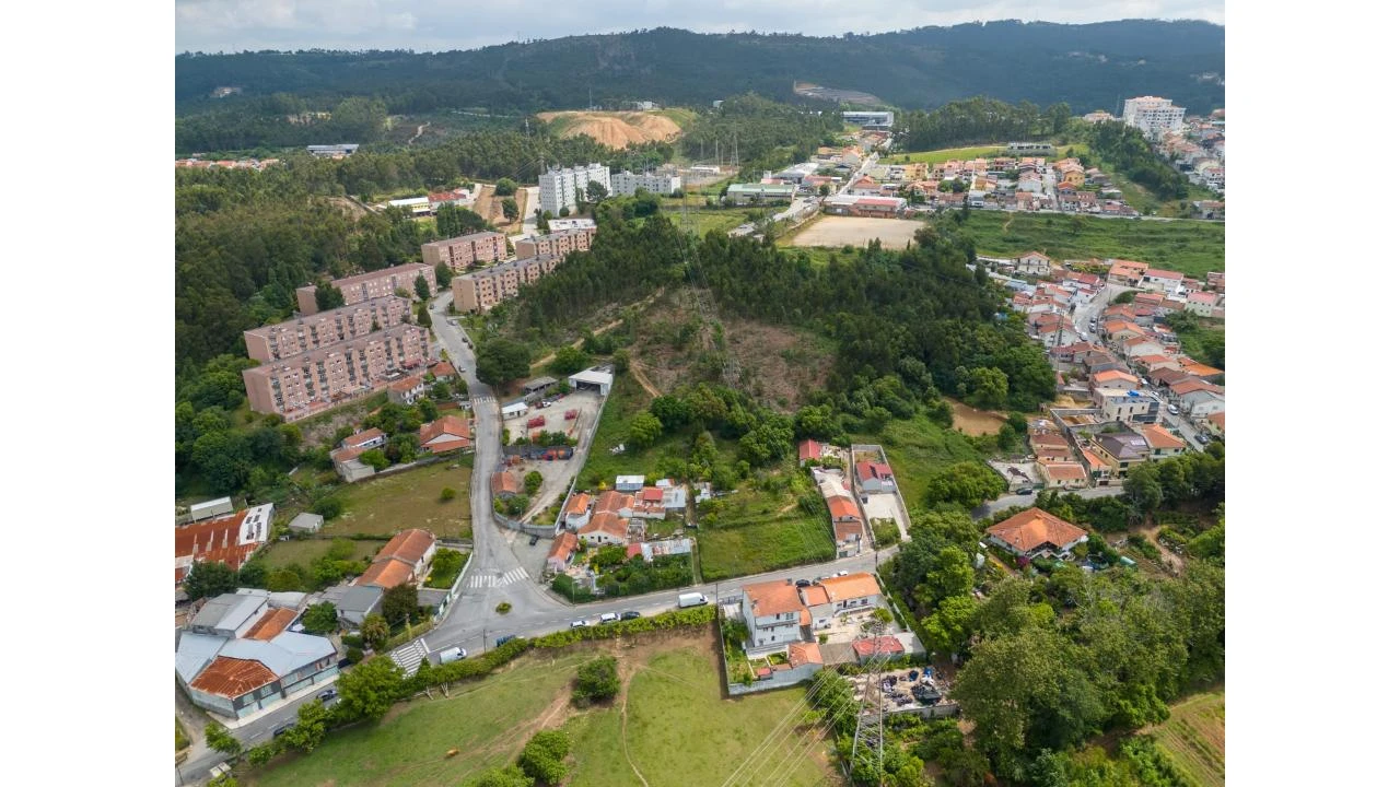 Terreno para Venda em Fânzeres e São Pedro da Cova Foto 1