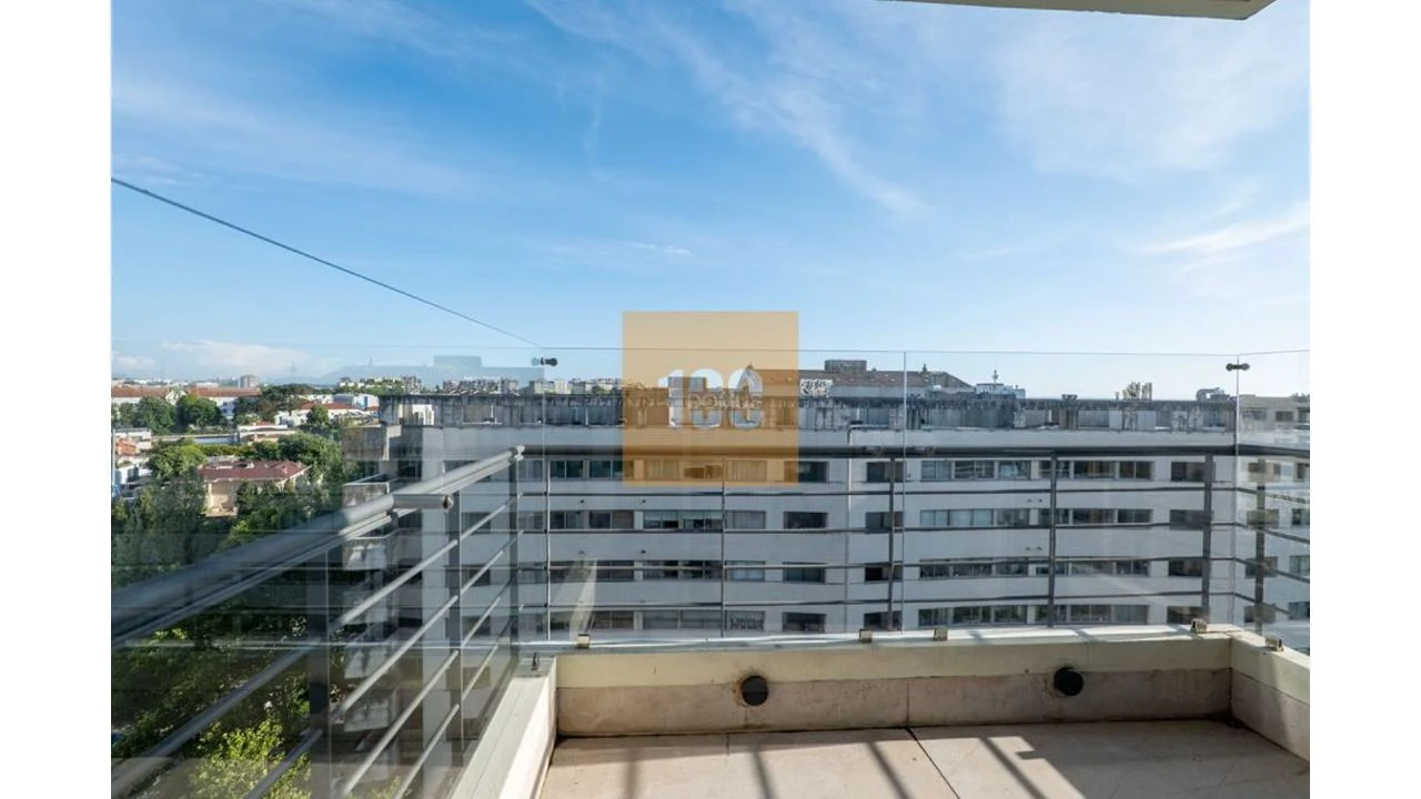 Apartamento T2 para Venda em Aldoar, Foz do Douro e Nevogilde Foto 1