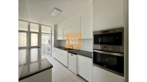 Apartamento T4 para Arrendamento em Cedofeita, Santo Ildefonso, Sé, Miragaia, São Nicolau e Vitória