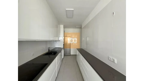 Apartamento T4 para Arrendamento em Cedofeita, Santo Ildefonso, Sé, Miragaia, São Nicolau e Vitória
