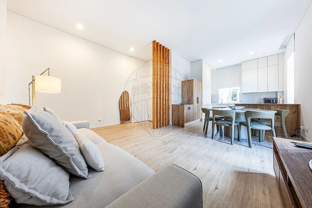 Apartamento T2 para Venda em Campolide Foto 3