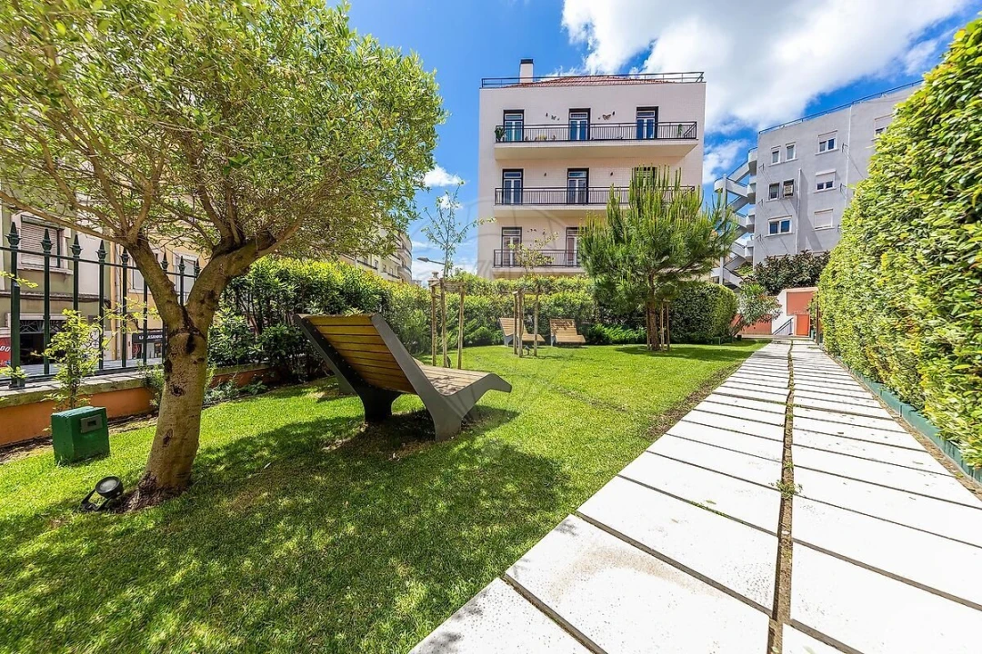 Apartamento T2 para Venda em Campolide Foto 43