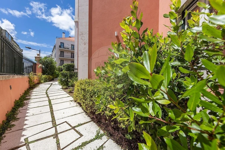 Apartamento T2 para Venda em Campolide Foto 37