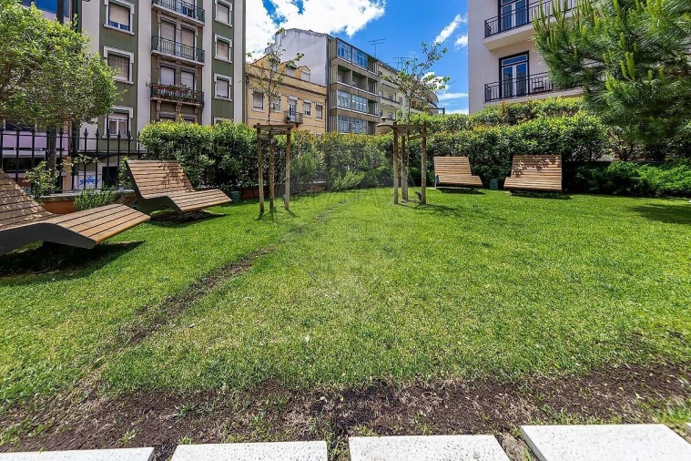 Apartamento T2 para Venda em Campolide Foto 36