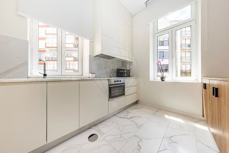 Apartamento T2 para Venda em Campolide Foto 10