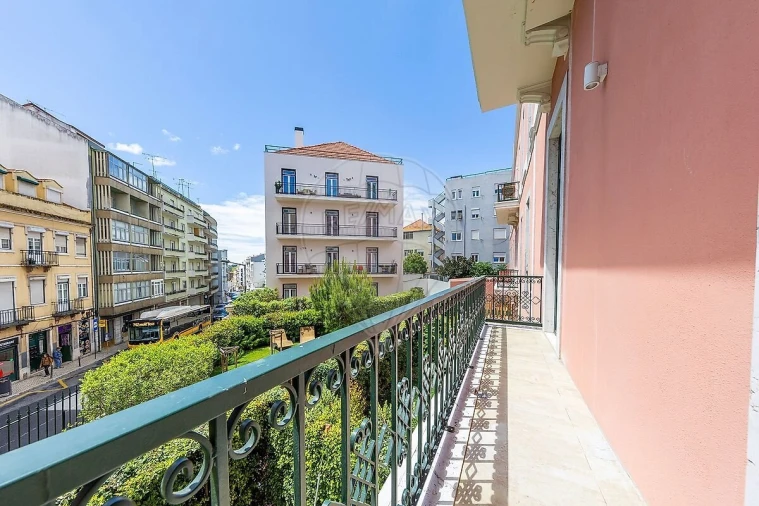 Apartamento T2 para Venda em Campolide Foto 16