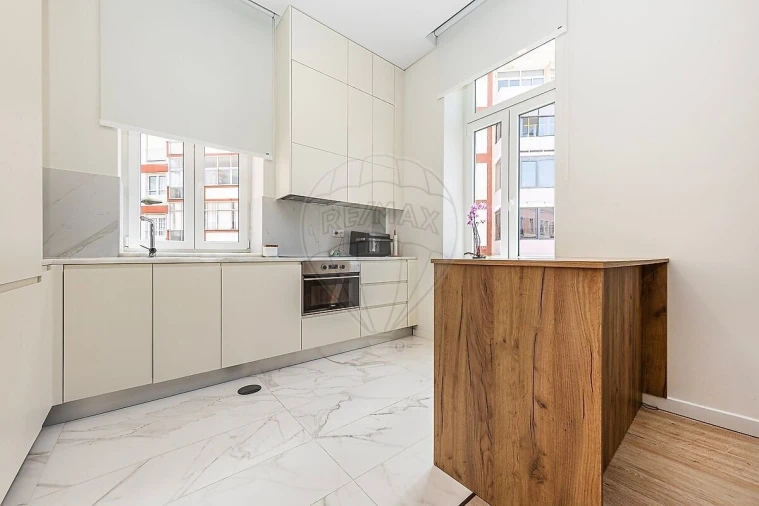Apartamento T2 para Venda em Campolide Foto 8