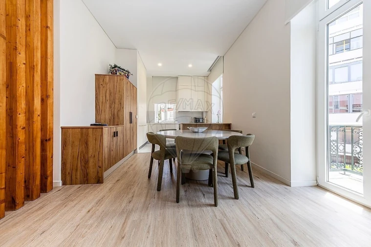 Apartamento T2 para Venda em Campolide Foto 6
