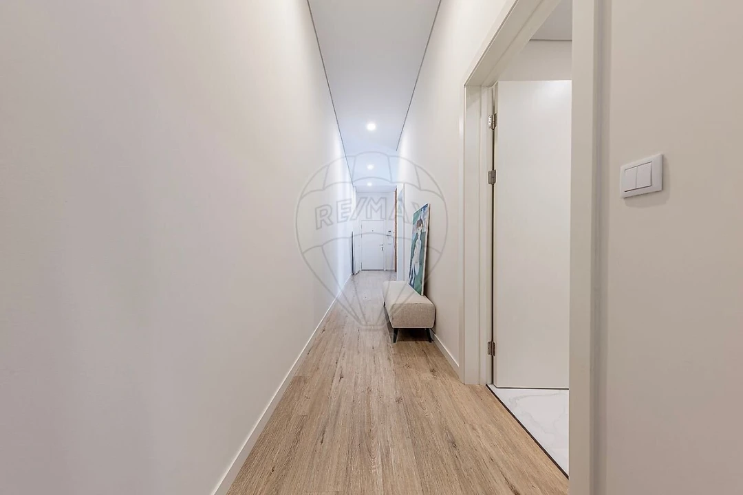 Apartamento T2 para Venda em Campolide Foto 31