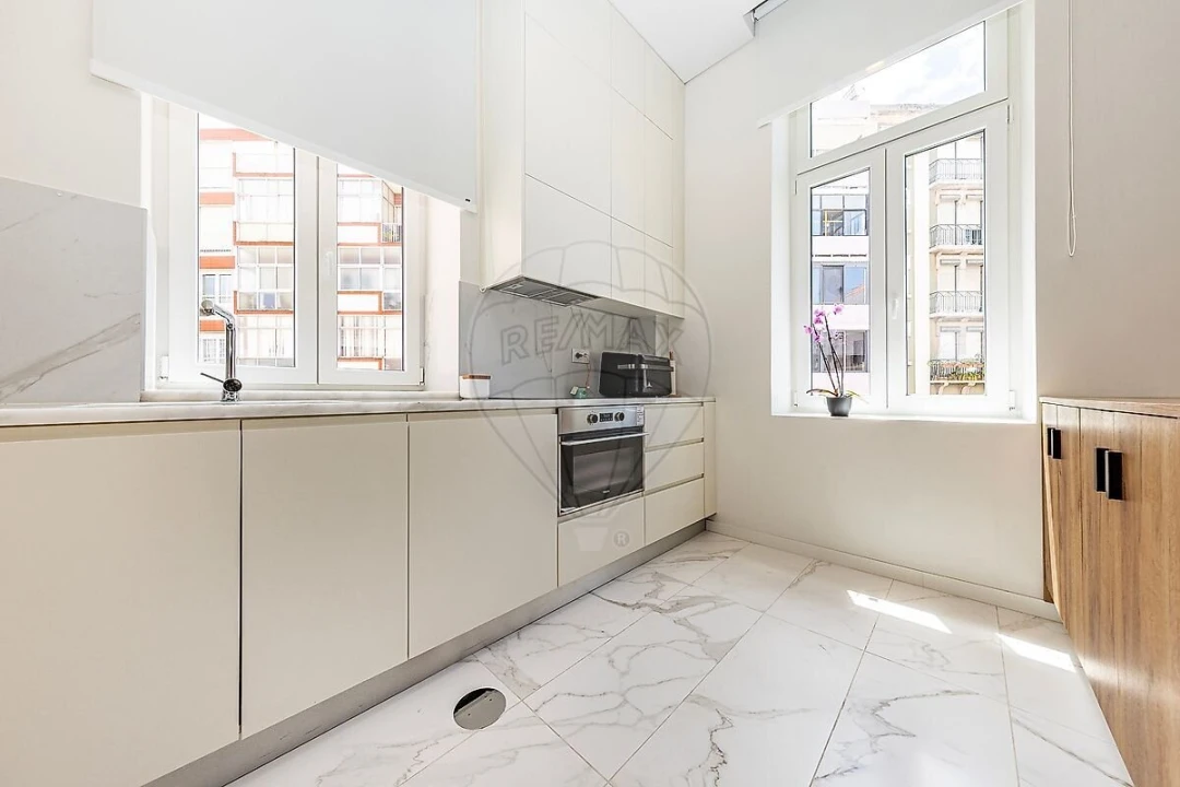 Apartamento T2 para Venda em Campolide Foto 10