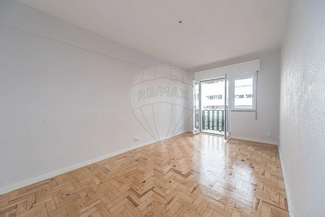 Apartamento T2 para Venda em São Domingos de Benfica Foto 7