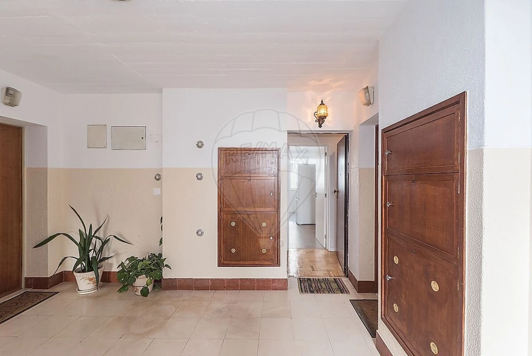 Apartamento T2 para Venda em São Domingos de Benfica Foto 4