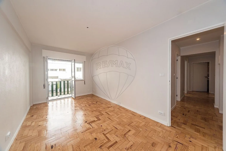 Apartamento T2 para Venda em São Domingos de Benfica Foto 9
