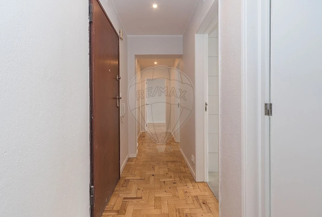 Apartamento T2 para Venda em São Domingos de Benfica Foto 6