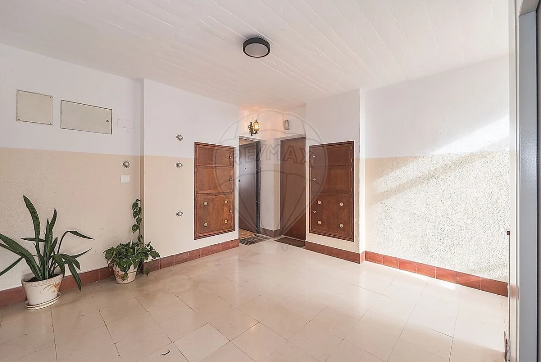 Apartamento T2 para Venda em São Domingos de Benfica Foto 5