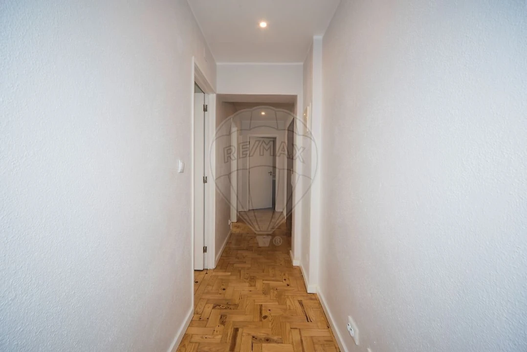 Apartamento T2 para Venda em São Domingos de Benfica Foto 14