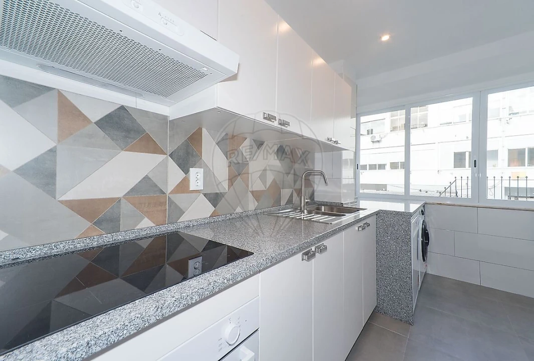 Apartamento T2 para Venda em São Domingos de Benfica Foto 1