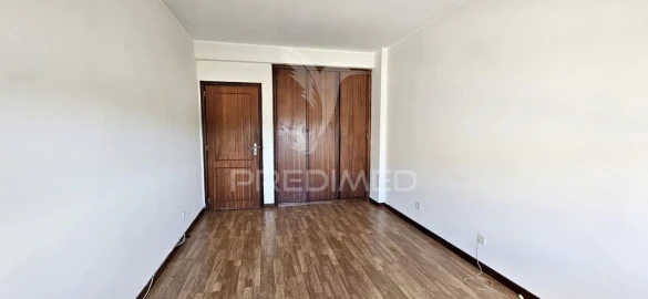 Apartamento T3 para Venda em Nogueira e Silva Escura