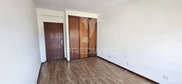Apartamento T3 para Venda em Nogueira e Silva Escura