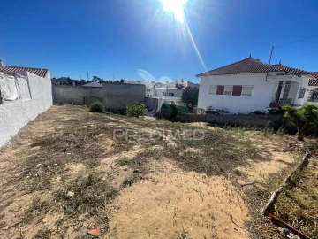 Terreno para Venda em Charneca de Caparica e Sobreda