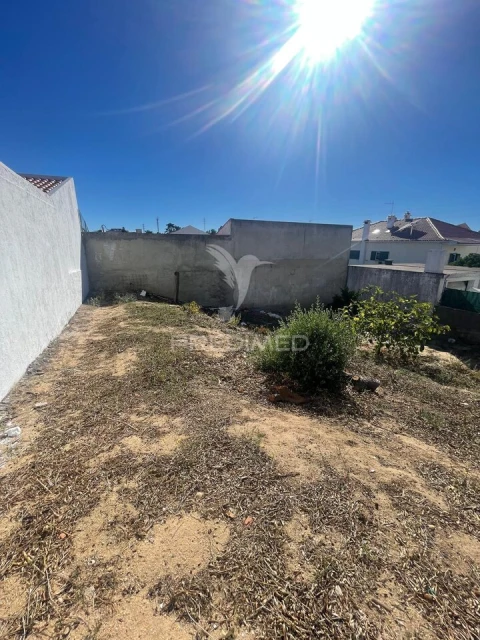 Terreno para Venda em Charneca de Caparica e Sobreda