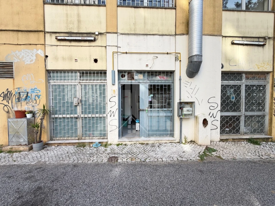 Loja para Venda em Santo António dos Cavaleiros e Frielas Foto 2