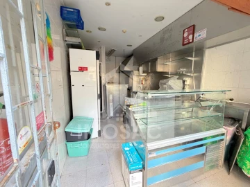 Loja para Venda em Santo António dos Cavaleiros e Frielas