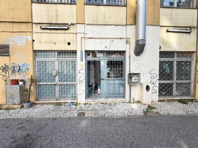 Loja para Venda em Santo António dos Cavaleiros e Frielas Foto 2