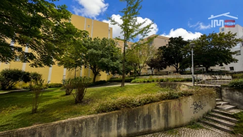Apartamento T4 para Venda em Águas Livres
