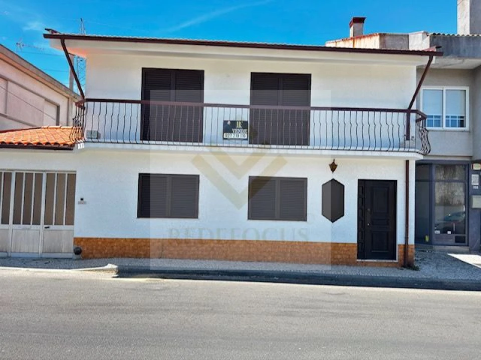 Moradia T5 para Venda em Escapães Foto 1