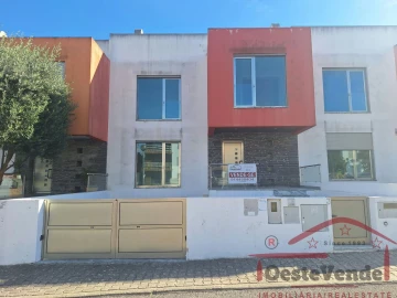 Moradia T4 para Venda em Cadaval e Pêro Moniz