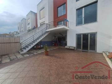 Moradia T4 para Venda em Cadaval e Pêro Moniz