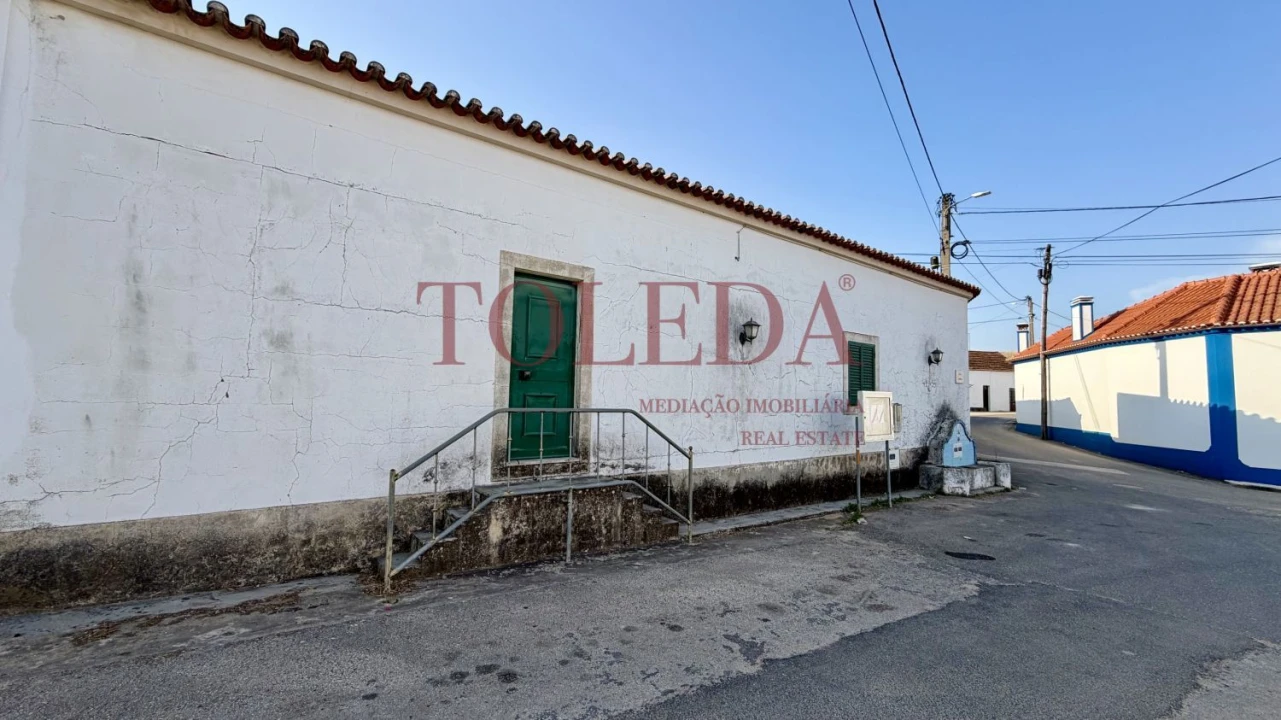 Moradia T1 para Venda em Almoster Foto 1