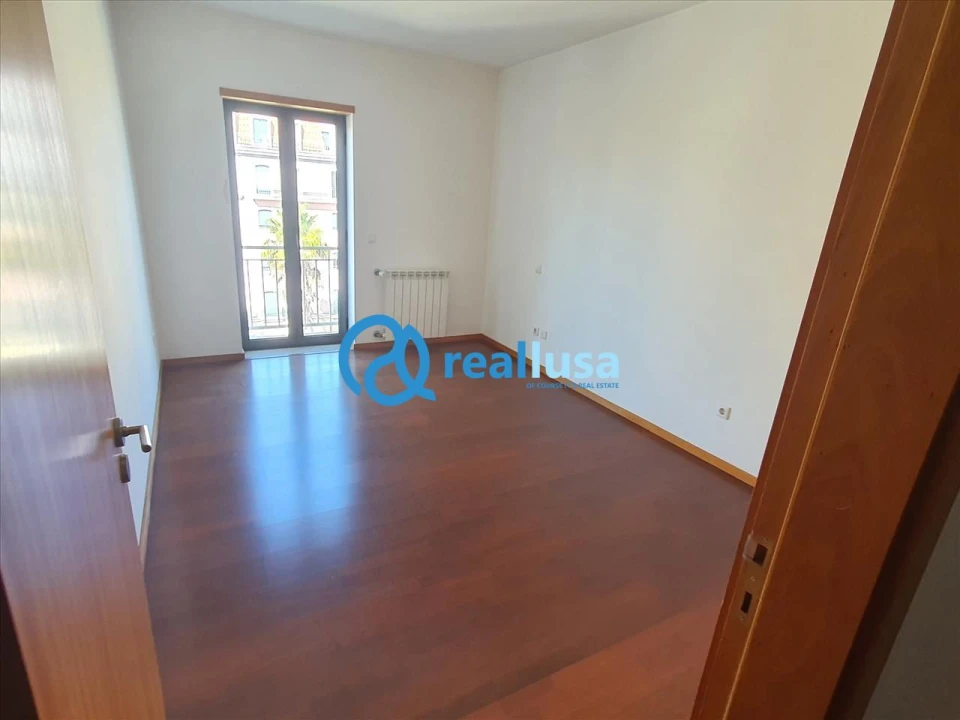 Apartamento T4 para Venda em Oliveira do Douro Foto 6