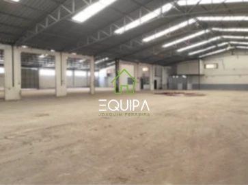 Loja para Venda em Torres Novas (Santa Maria, Salvador e Santiago)