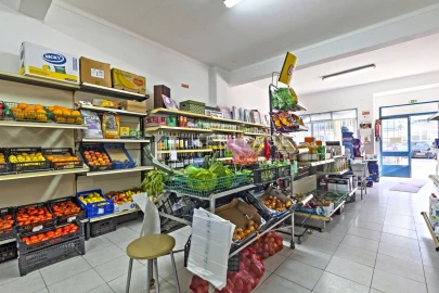 Loja para Trespasse em Alto do Seixalinho, Santo André e Verderena