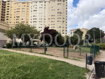 Apartamento T2 para Venda em Sacavém e Prior Velho