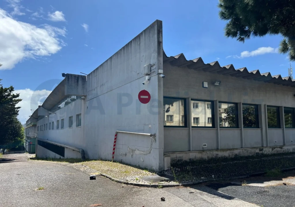 Armazém para Venda em Carnaxide e Queijas Foto 2