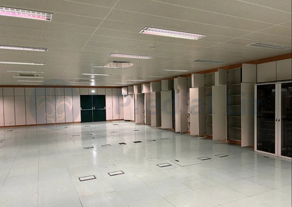 Armazém para Venda em Carnaxide e Queijas Foto 4