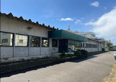 Armazém para Venda em Carnaxide e Queijas