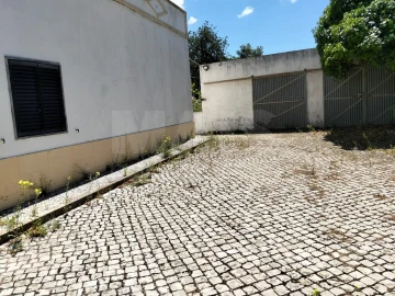 Moradia T3 para Venda em Santa Barbara de Nexe