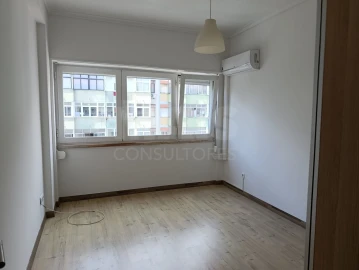 Apartamento T2 para Venda em Carnide