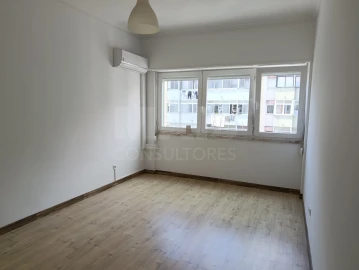 Apartamento T2 para Venda em Carnide