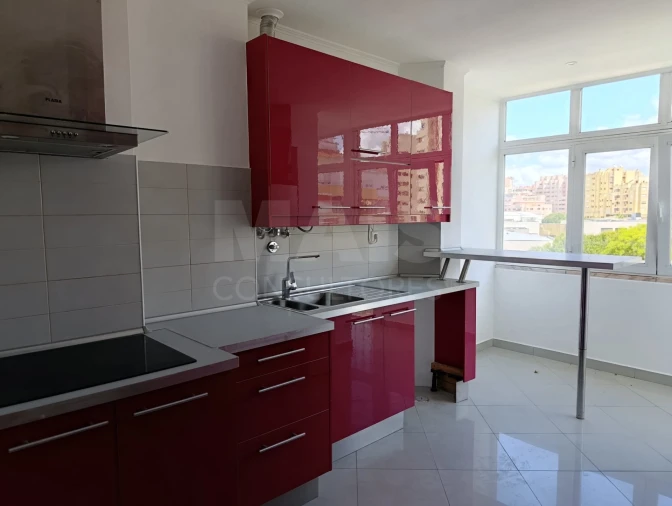Apartamento T2 para Venda em Carnide Foto 2